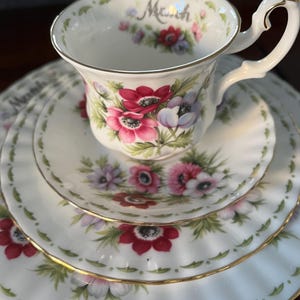 Royal Albert flower of the month January dinnerware set. Breakfast plate, tea and coffee cup and saucer in porcelain. Perfect gift.
