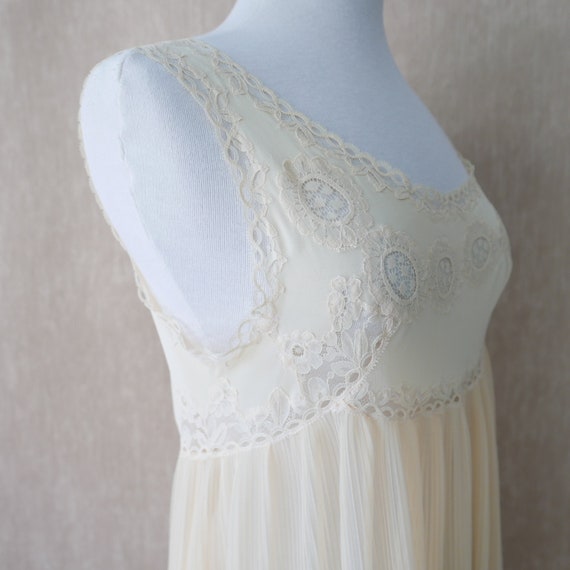 Vintage Rare Pleated Empire Waist Nightgown & Rob… - image 6
