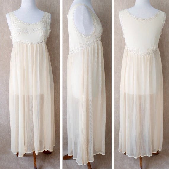 Vintage Rare Pleated Empire Waist Nightgown & Rob… - image 2