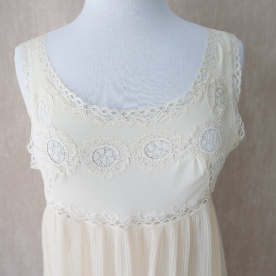 Vintage Rare Pleated Empire Waist Nightgown & Rob… - image 9