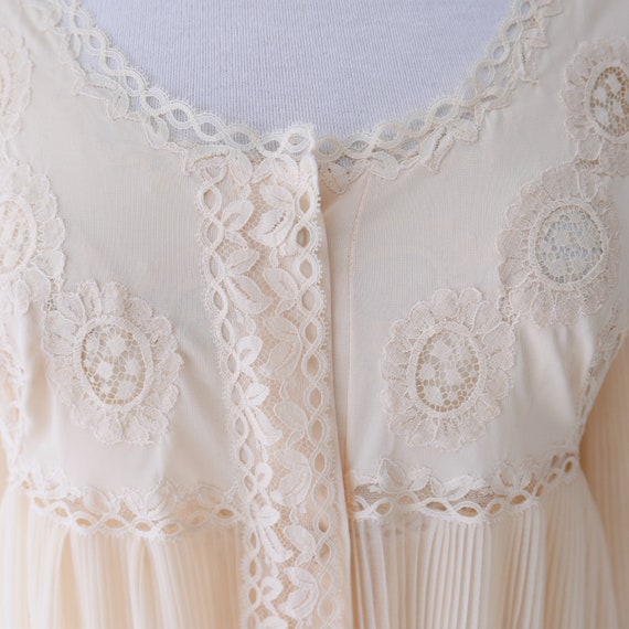 Vintage Rare Pleated Empire Waist Nightgown & Rob… - image 4