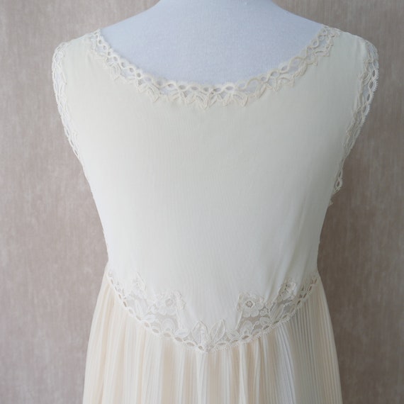 Vintage Rare Pleated Empire Waist Nightgown & Rob… - image 8