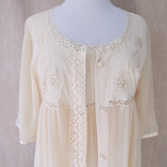 Vintage Rare Pleated Empire Waist Nightgown & Rob… - image 3