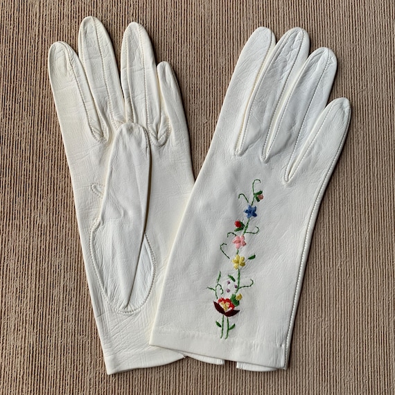 Embroidered White Leather Gloves: Vintage Unlined Women's Gloves Size 6.5