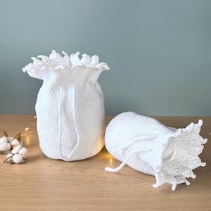 Drawstring gift bag crochet pattern, Christmas crochet patterns, Beginner friendly pattern pdf, Easy crochet gift bags, reusable wrapping image 1