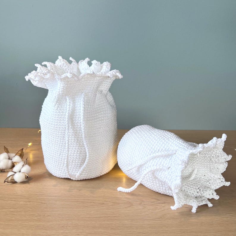 Drawstring gift bag crochet pattern, Christmas crochet patterns, Beginner friendly pattern pdf, Easy crochet gift bags, reusable wrapping image 1