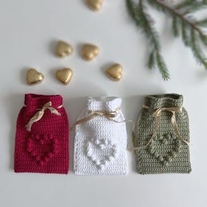 Patrón de porta tarjetas de regalo de crochet, bolsa de regalo navideña con corazón y cordón, porta cubiertos de crochet, patrón de crochet fácil para minibolsa, patrón en PDF