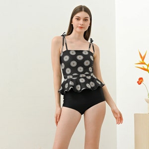 Traje de baño vintage, traje de baño de una pieza, traje de baño de los años 50, traje de baño patrón Daisy con detalles de peplum, traje de baño vintage, traje de baño retro