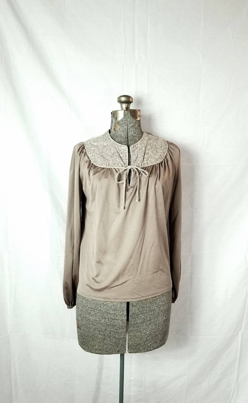 Vintage 60s 70s Route One Petite Miss Polyester Taupe Top w Tie Cotton Floral Collar Panel and Elastic Cuff Sleeves