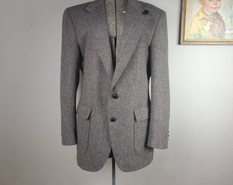 Vintage 80s Executive Collection Wool Tweed Sport Coat with Black Woven Leather Buttons and Brown Faux Suede Elbow Patches