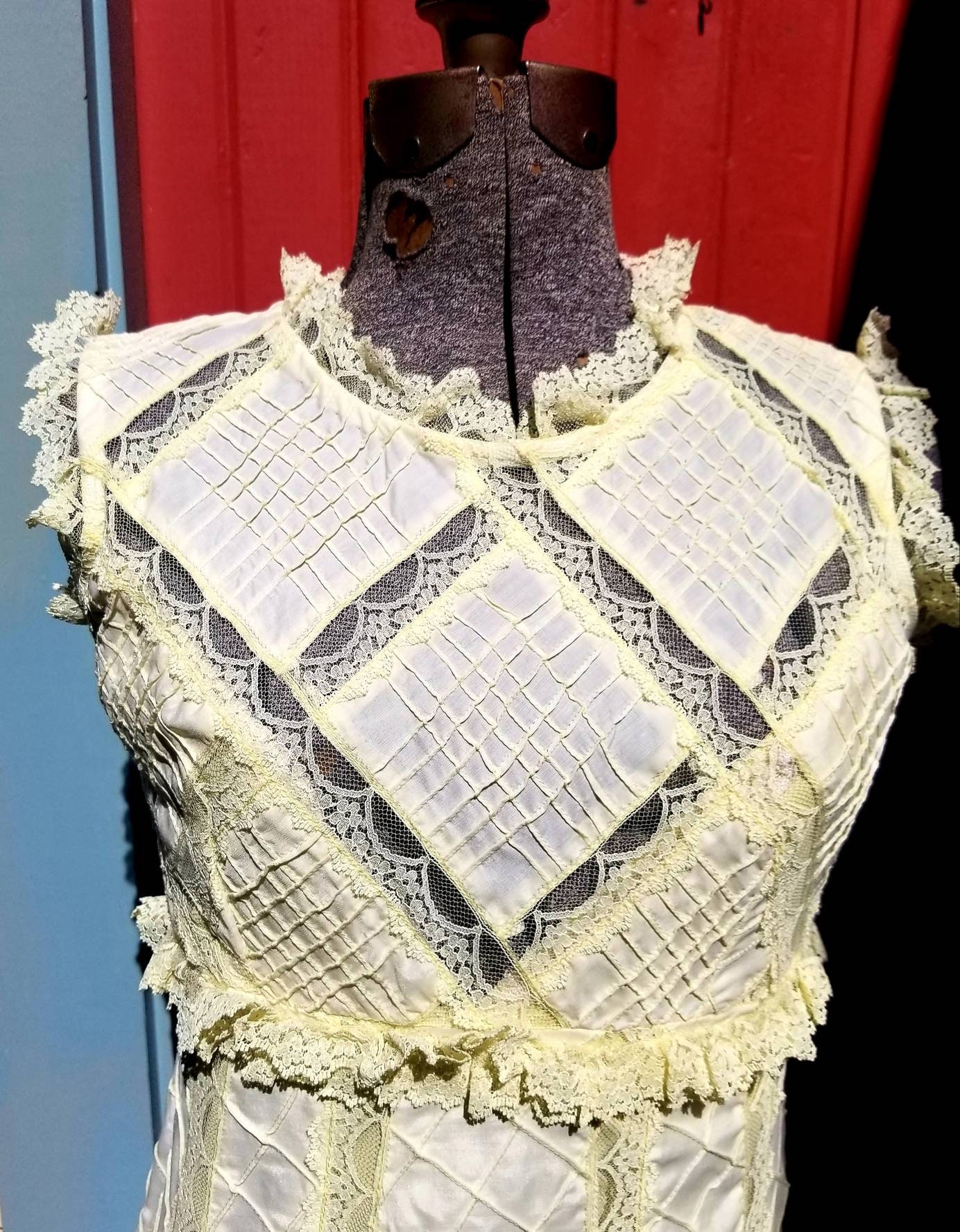 Small 1960s Yellow Lace 2pc Set Crop Top Sleeveless Dress