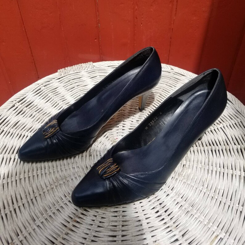 Vintage 80s Women's Navy Blue Leather Pumps With Goldtone - Etsy