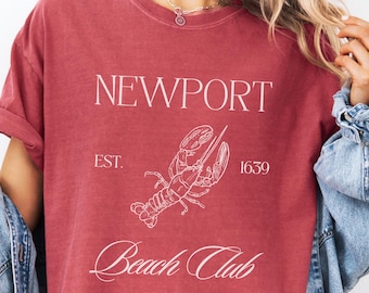 ニューポート RI ビーチクラブ Tシャツ | コンフォートカラーズ 1717 オーバーサイズ コースタル Tシャツ | プレッピー ニューイングランド サマー Tシャツ | ニューポート ロードアイランド ギフト