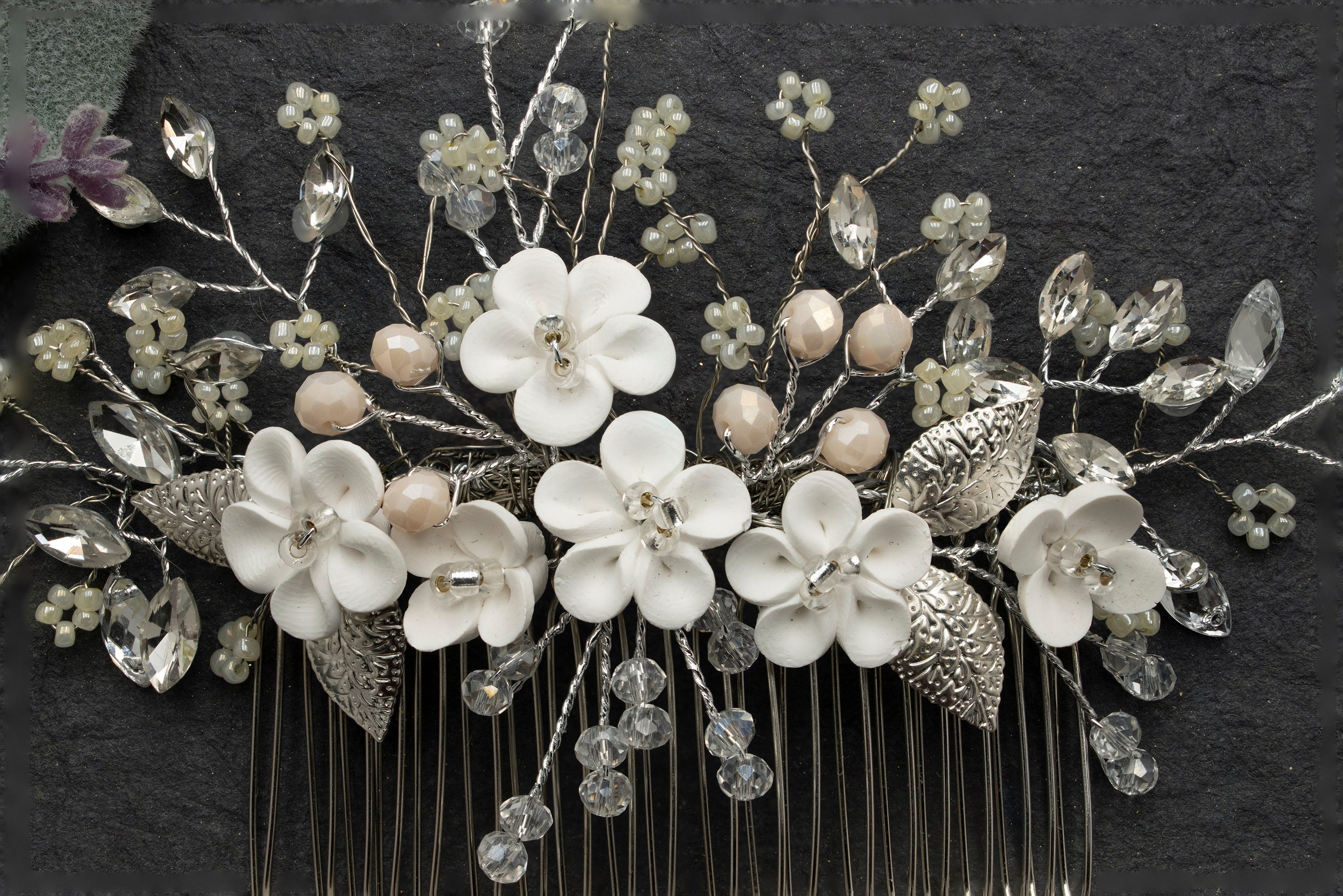 White Flowers With Pearls Bridal Hair Comb, Wedding  display picture 2