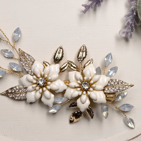 Vintage floral hair piece, rustic floral bridal comb, White Floral Hair Clip, Bridal Hair Comb, Floral Headpiece, Ivory Hair Flower, Wedding
