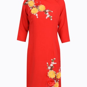 Ao dai with 3D flowers detail