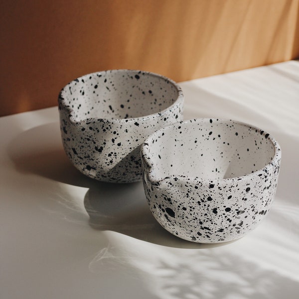 Ceramic matcha bowl in speckled, Matcha bowl with spout for everyday use, Tea bowl