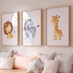 Posterset Kinderzimmer Safari · Kinderzimmer Bilder Geschenkidee Kinder Löwe Zebra Giraffe Kinderzimmer Deko Babyzimmer Baby Geschenk Geburt