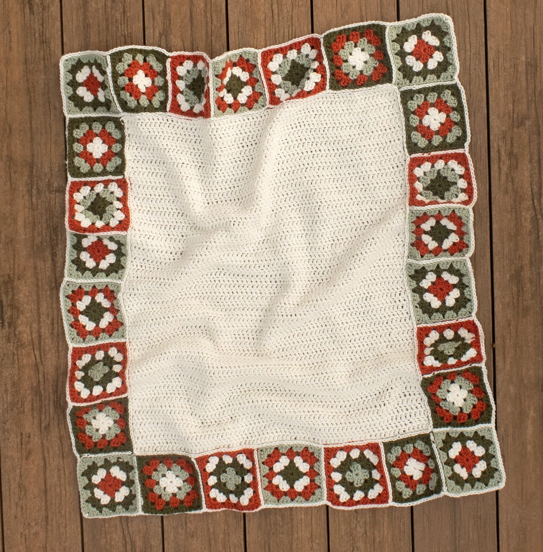 39 Crochet Borders with Lace, Scallops, Frames, and Table Runners 13 crochet blanket pattern granny square