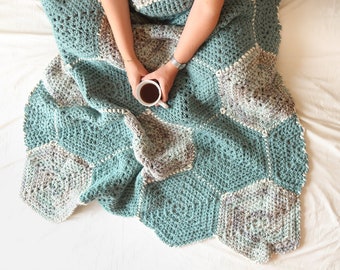 Super chunky crochet blanket pattern, cozy crochet throw blanket in 4 sizes, easy afghan blanket for beginners, modern crochet home decor