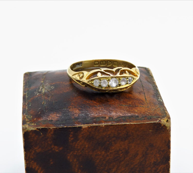 Chester Antique 18ct yellow gold five paste stone Boat Ring