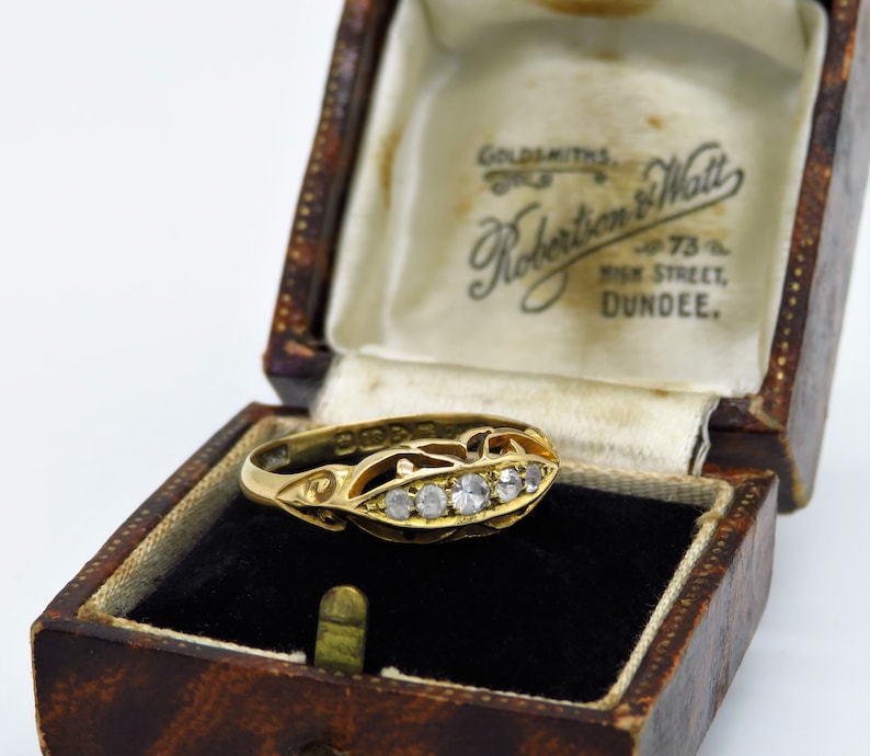 Chester Antique 18ct yellow gold five paste stone Boat Ring