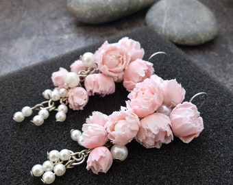 Boucles d'oreilles Pivoine rose clair - Fleurs en pâte polymère - Accessoires d'anniversaire - Cadeau pour femme Mariage pour elle Boucles d'oreilles fleur avec délicate pivoine