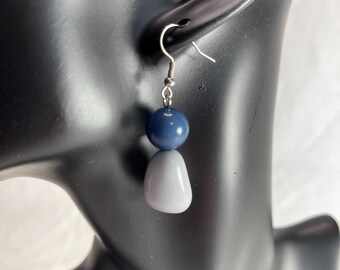 Colgante azul y blanco