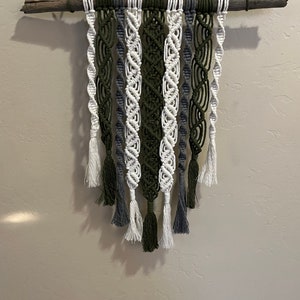 Tapiz de pared de macramé multicolor