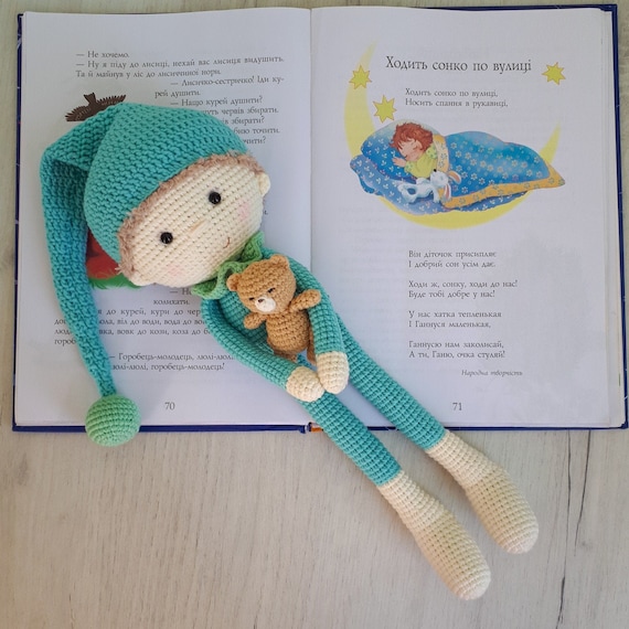 amigurumi sleepy doll
