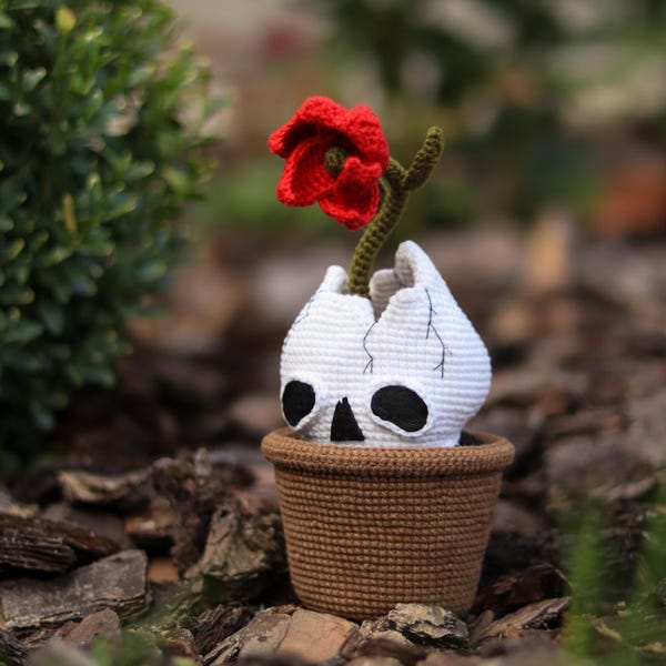 Crochet Skull Halloween PATTERN | Amigurumi  | Flower in skull | Crochet plant