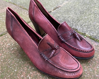 1970's Burgundy Brogue Pumps/Vintage Brogue Style Shoes/1970's Vintage Shoes