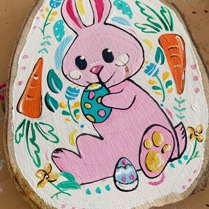 Easter Bunny Wooden hanging log slice, pink Easter rabbit wall decor. Happy Easter hanging