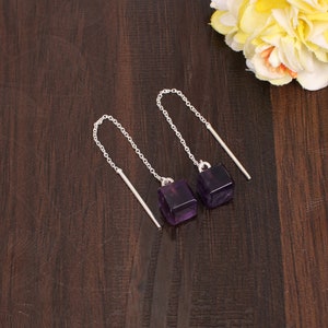 Schöne Amethyst Messing Ohrringe, Minimalist Kette Ohrringe, Sui Dhaga Ohrringe, Amethyst Schmuck, Thred Tropfen Ohrringe, Quadrat Stein