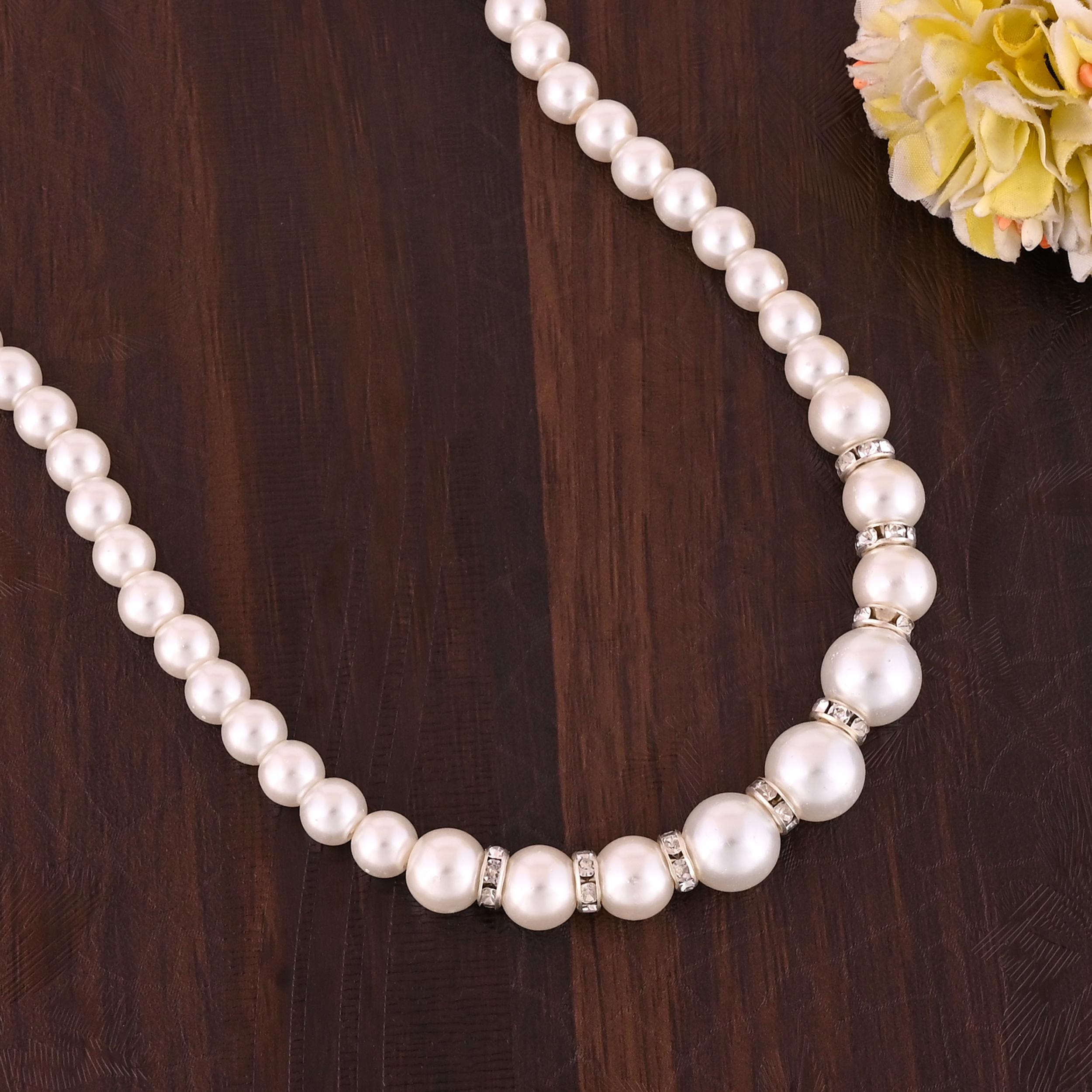Classic Natural Pearl Necklace With a Modern Twist