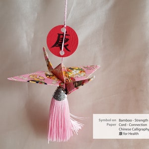 Decorazione a forma di gru origami, decorazioni natalizie personalizzate, gru di carta da appendere alla parete, regali fatti a mano per inaugurazione della casa, regali per coinquilini, regali per amici