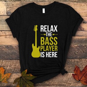 Relax The Bass Player Is Here Shirt, Bassspieler Tshirt, BassistEnshirt, Bassspieler Geschenke, Bass Gitarre Shirt, Bassist Geschenk