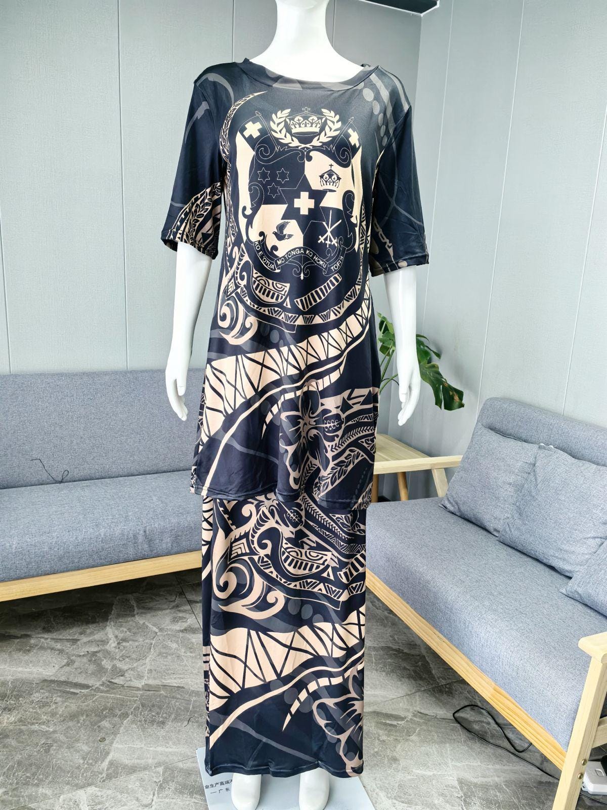 Vestido Puletasi de dos piezas en talla grande, color negro, estilo isleño para damas: conjunto de falda con estampado polinesio personalizado y sello de Tonga