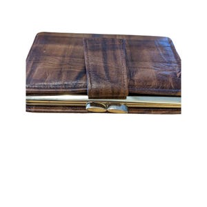 Cartera vintage de piel de vaca para mujer, plegable, con cierre a presión, color marrón, con cierre de beso y cambio Western