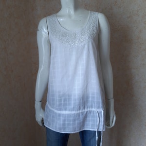 Vintage shirt 1990s Ladies White Fabric T-shirt Blouse M SIZE 6 US, Vintage top, Country Blouse, Vintage women's blouse image 3