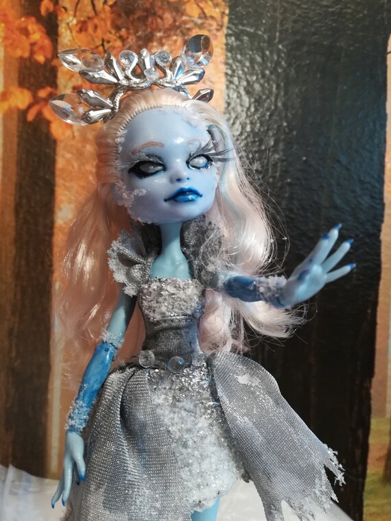 grey monster high doll