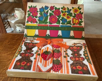 NOS Vintage Kitchen Set