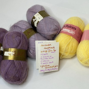 &quot;Lavender Lemonade Wolle &quot;&quot;Purple Heavenly Light&quot;&quot; und Gelbe Patons Promise Light Wolle.&quot;