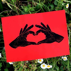 Jeu de mains Carte de voeux en linogravure pour dire Je t'aime