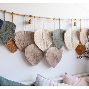 Boho macramé veren muurhanger: op de natuur geïnspireerde garenkunst, macramé hoofdeinde