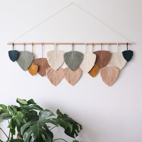 Grande suspension murale en macramé, décoration de chambre bohème, vert et sable