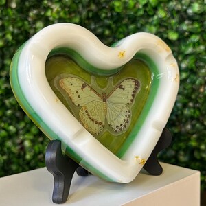 Green Heart-harsasbak met witte rand en handgemaakte vlinder