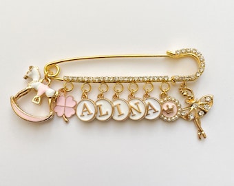 Spilla con strass e 9 ciondoli, spilla per passeggino, spilla per neonati, neonata, neonato, per nascita, spilla da bavero, regalo personalizzato