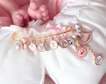 Anstecknadel mit 10 Charms, Kinderwagen pin, Baby Brosche, Baby Mädchen, Baby Junge, Babyshower, zur Geburt, personalisiertes Geschenk