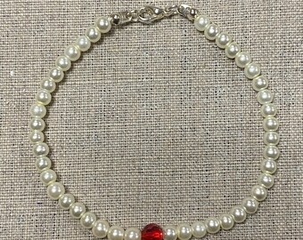 Friendship bracelet with red crystal